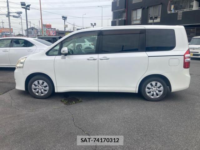 Toyota NOAH 2012-06 8074921-5