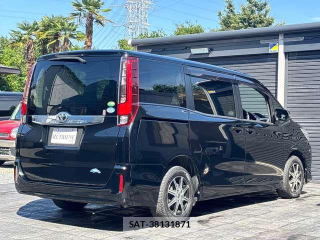 Toyota NOAH 2016-03 8074919-4