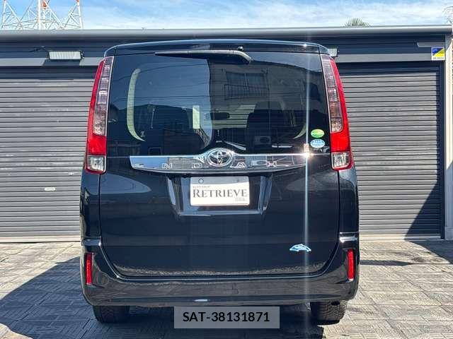 Toyota NOAH 2016-03 8074919-5