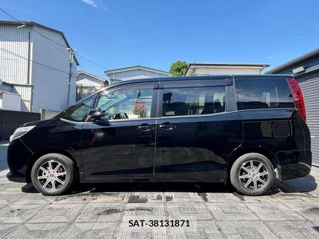 Toyota NOAH 2016-03 8074919-7