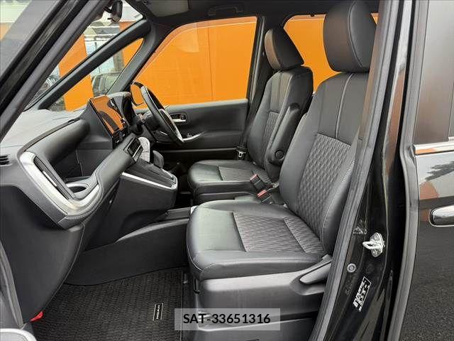 Toyota NOAH 2023-12 8074915-16