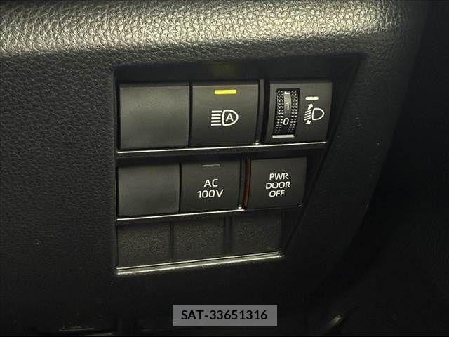 Toyota NOAH 2023-12 8074915-24