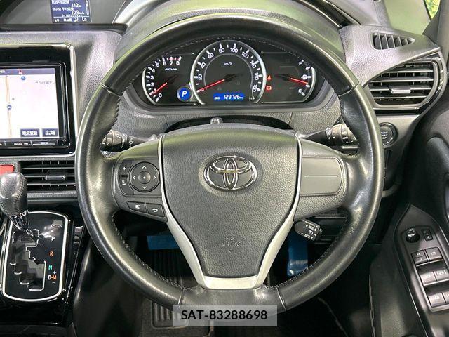 Toyota NOAH 2017-04 8074920-11