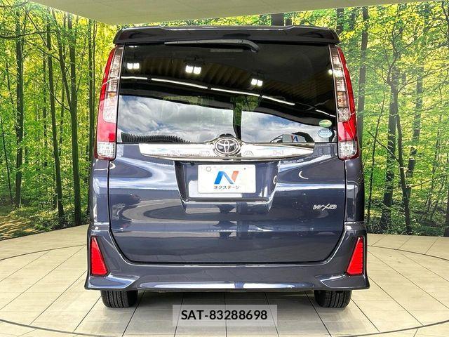 Toyota NOAH 2017-04 8074920-15