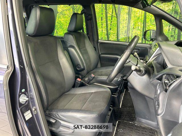 Toyota NOAH 2017-04 8074920-7