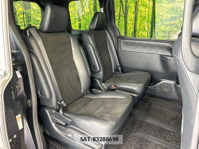 Toyota NOAH 2017-04 8074920-8