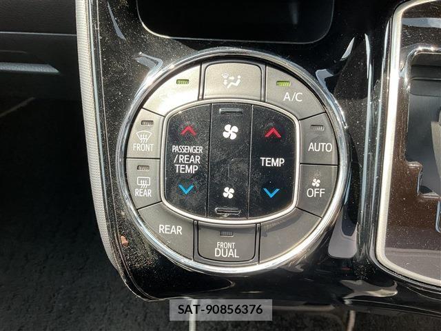 Toyota NOAH 2021-05 8100835-11