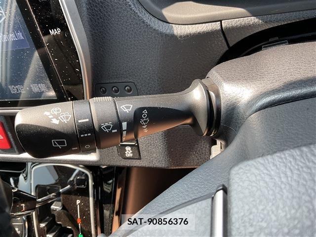 Toyota NOAH 2021-05 8100835-15
