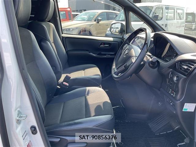 Toyota NOAH 2021-05 8100835-18