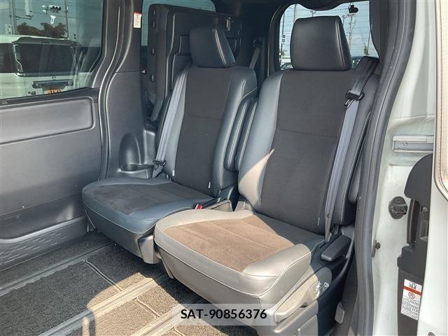 Toyota NOAH 2021-05 8100835-21