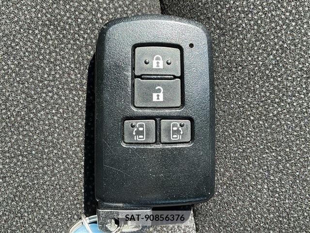 Toyota NOAH 2021-05 8100835-24