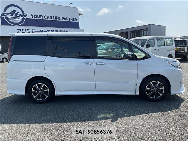 Toyota NOAH 2021-05 8100835-28