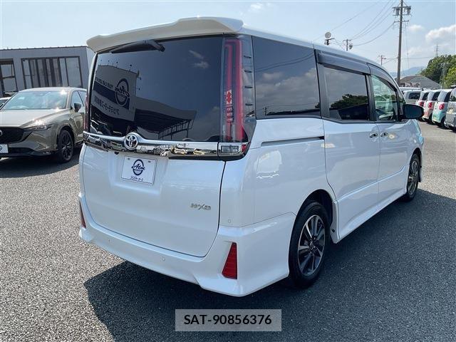 Toyota NOAH 2021-05 8100835-7