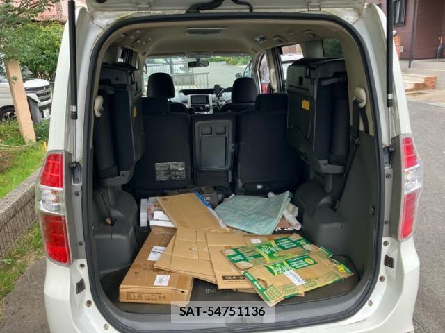 Toyota NOAH 2008-09 8100854-9
