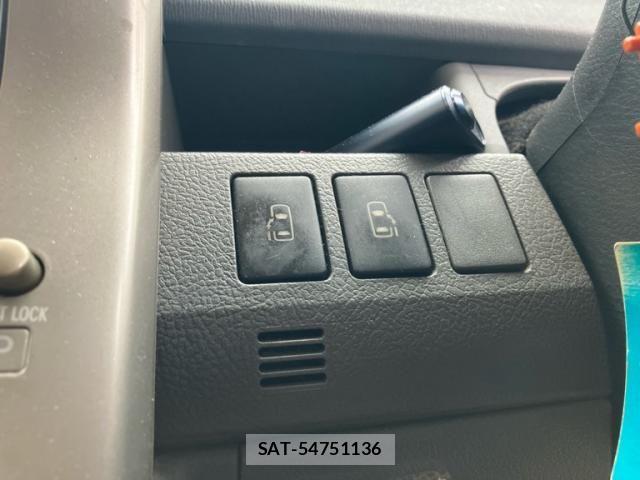 Toyota NOAH 2008-09 8100854-17