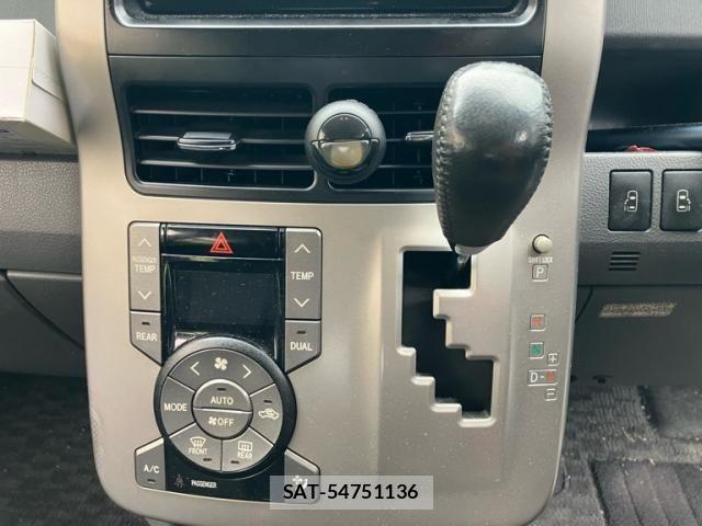Toyota NOAH 2008-09 8100854-18