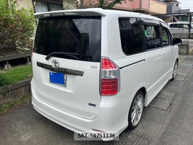 Toyota NOAH 2008-09 8100854-1