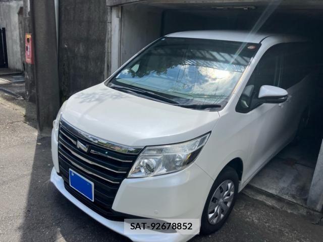 Toyota NOAH 2015-10 8100843-0
