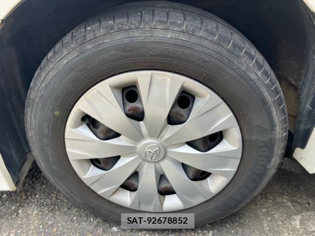 Toyota NOAH 2015-10 8100843-9