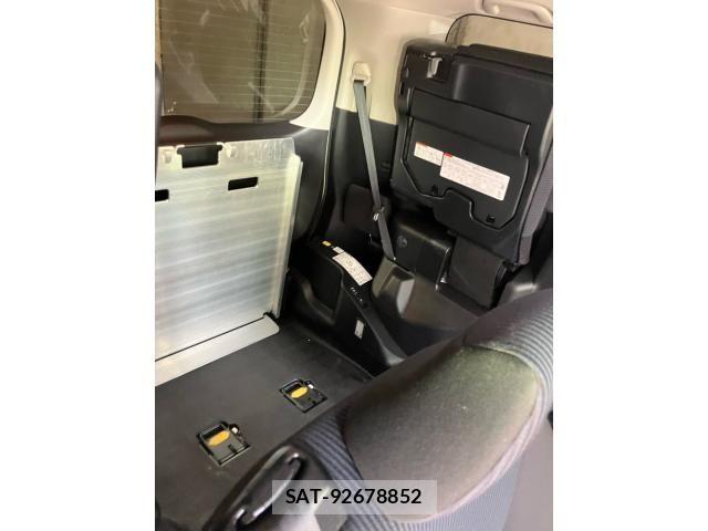 Toyota NOAH 2015-10 8100843-13