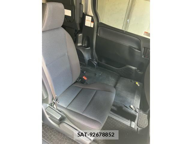 Toyota NOAH 2015-10 8100843-14
