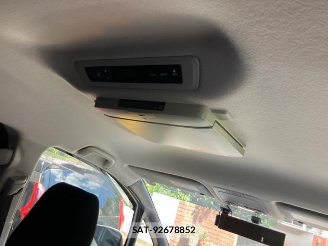 Toyota NOAH 2015-10 8100843-15