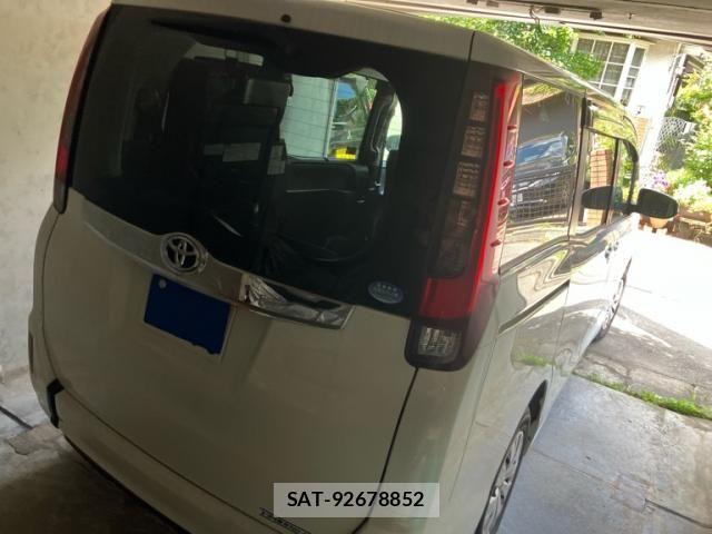 Toyota NOAH 2015-10 8100843-2