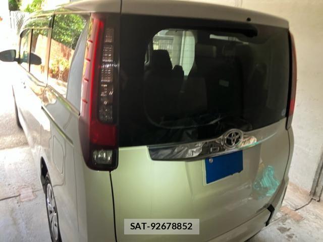 Toyota NOAH 2015-10 8100843-3