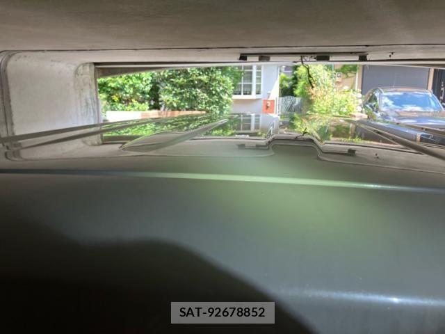 Toyota NOAH 2015-10 8100843-4