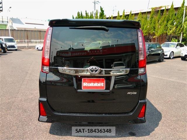 Toyota NOAH 2017-05 8100845-11