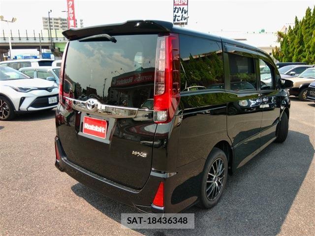 Toyota NOAH 2017-05 8100845-12