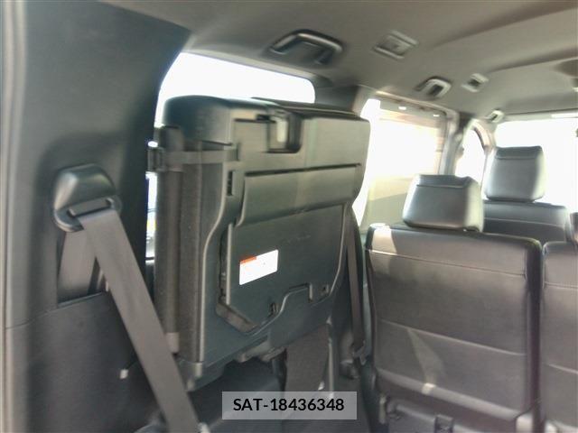 Toyota NOAH 2017-05 8100845-17