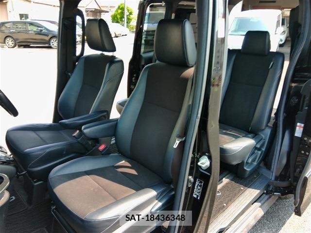 Toyota NOAH 2017-05 8100845-19