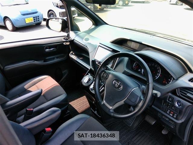 Toyota NOAH 2017-05 8100845-23