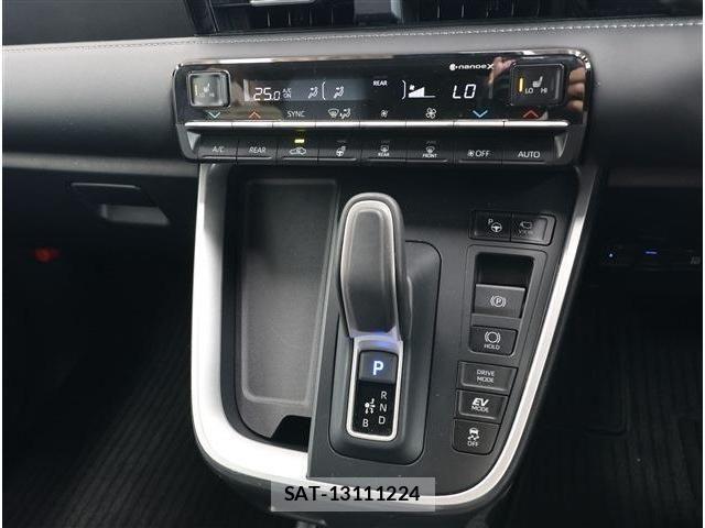 Toyota NOAH 2025-10 8100826-9