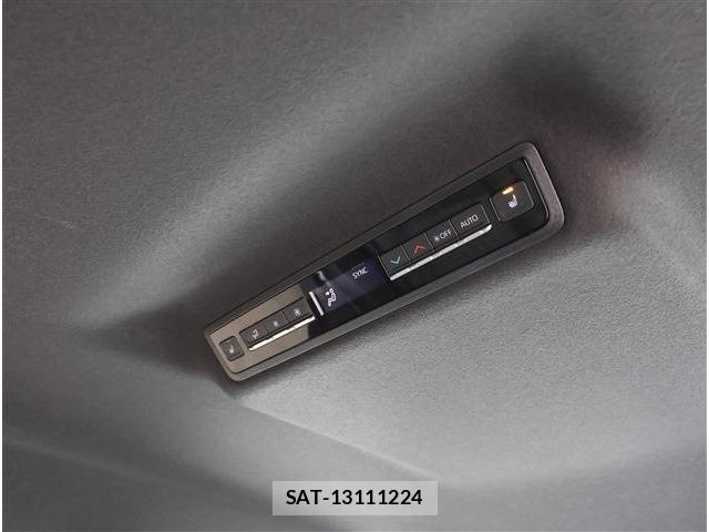 Toyota NOAH 2025-10 8100826-10