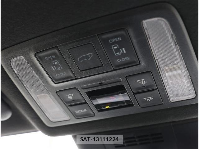 Toyota NOAH 2025-10 8100826-11