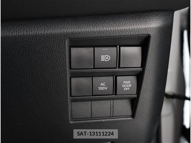 Toyota NOAH 2025-10 8100826-12