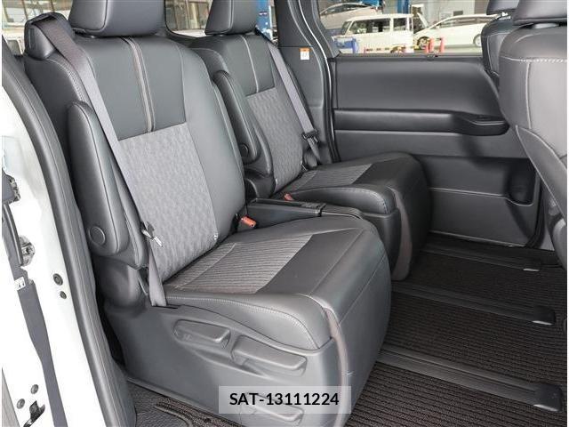Toyota NOAH 2025-10 8100826-16