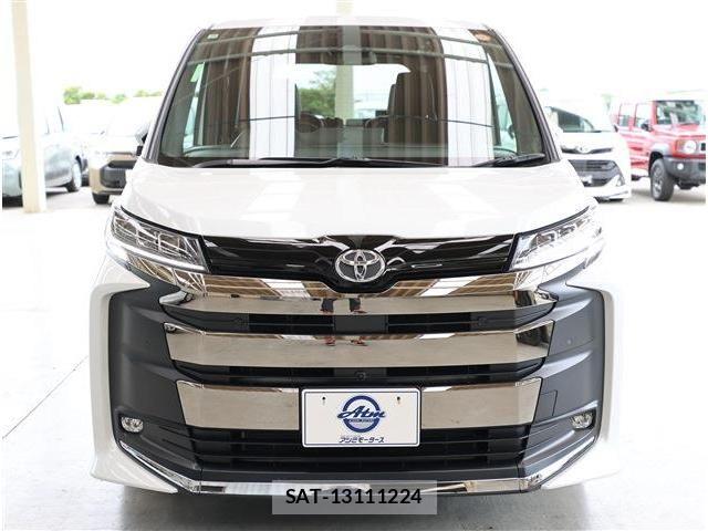 Toyota NOAH 2025-10 8100826-24