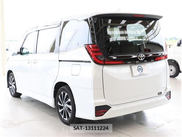 Toyota NOAH 2025-10 8100826-27