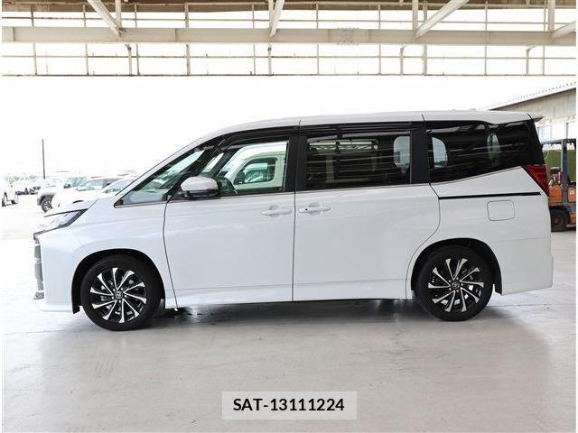 Toyota NOAH 2025-10 8100826-28