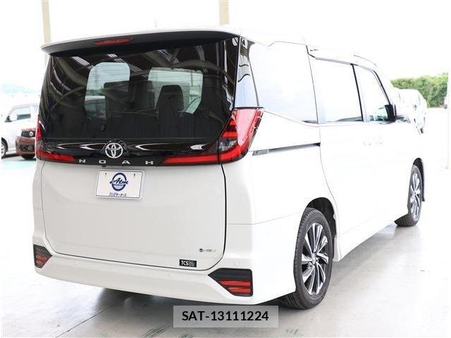Toyota NOAH 2025-10 8100826-6