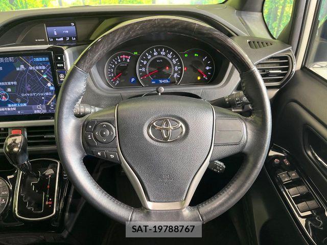 Toyota NOAH 2021-11 8100836-12