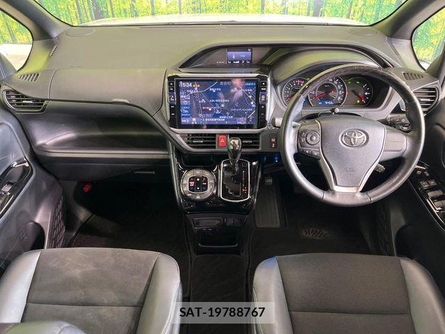Toyota NOAH 2021-11 8100836-1