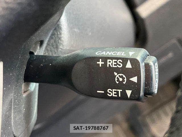 Toyota NOAH 2021-11 8100836-6