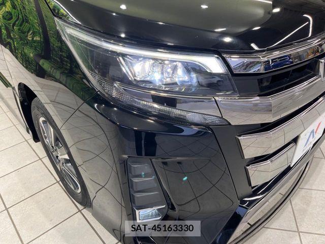 Toyota NOAH 2018-05 8100837-11