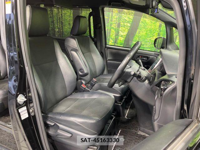 Toyota NOAH 2018-05 8100837-7