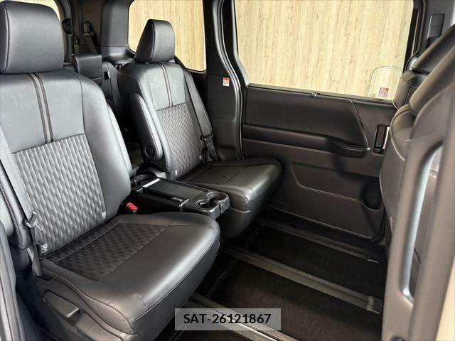 Toyota NOAH 2024-07 8100831-9