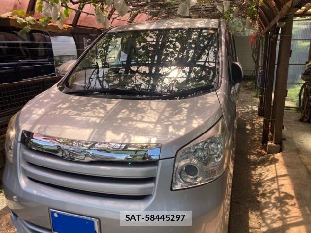 Toyota NOAH 2010-03 8100858-0
